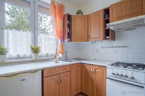 Kuchyňa alebo kuchynka v ubytovaní Apartmán Palenica