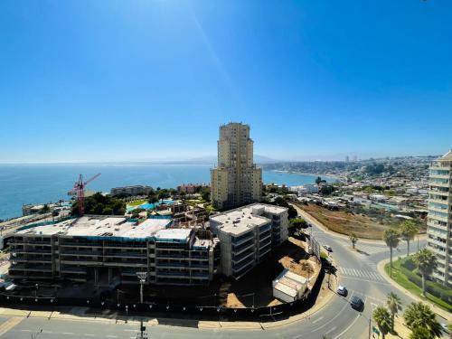 an aerial view of a building with the ocean in the background at Departamento Concon vista al mar a pasos de la playa in Concón