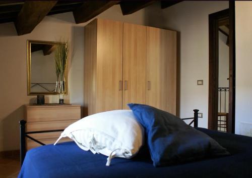 Ένα ή περισσότερα κρεβάτια σε δωμάτιο στο Casa La piccola Macina Ripatransone