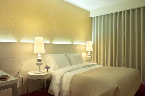 Uma cama ou camas num quarto em Hotel Lagoa dos Pastorinhos