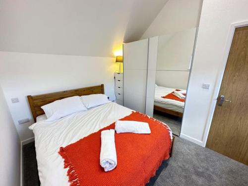 Postel nebo postele na pokoji v ubytování Charming New 2BR Detached House-Central Headington- Wi-Fi, Netflix, Top Location