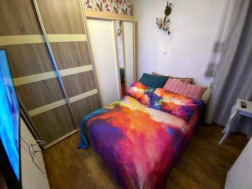 a bedroom with a colorful bed in a room at Bielawa Góry Sowie in Bielawa