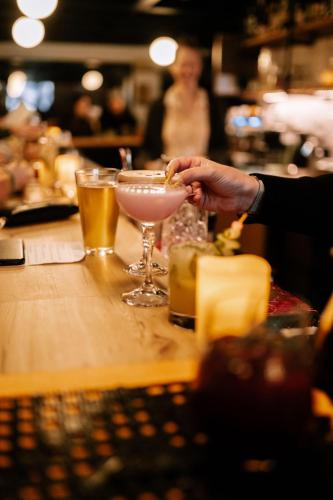 a person preparing a drink on a bar at Penny's Motel in Thornbury