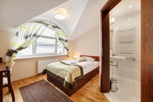 Katil atau katil-katil dalam bilik di Leśna Polana- blisko centrum, Mini Spa, cicha, spokojna okolica, parking gratis