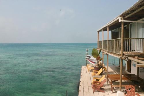 a view of the ocean from a pier at Hostel Santa Cruz del Islote in Santa Cruz del Islote