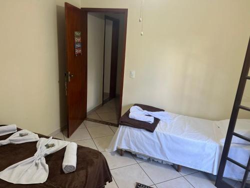 a room with two beds and a ladder in it at Pousada dos Girassóis in Conservatória