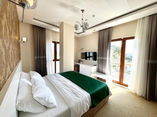 Letto o letti in una camera di Green Roof Boutique Hotel & SPA Istanbul Airport
