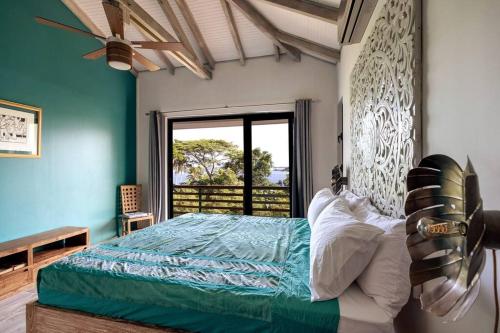Galerija fotografija objekta 2 BR. Panoramic Lagoon View Villa: Poolside paradise, gourmet kitchen u gradu 'Bora Bora'