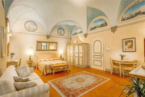 Tempat tidur dalam kamar di Firenze Suite
