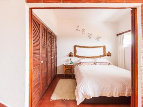 a bedroom with a bed and a large closet at The Shelter in Malveira da Serra