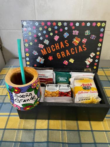 a lunch box with a cup of coffee and various snacks at Studio Estrada Escobar in Belén de Escobar