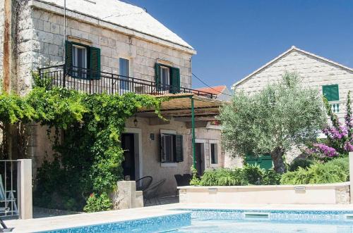 Holiday house with a swimming pool Selca, Brac - 22845