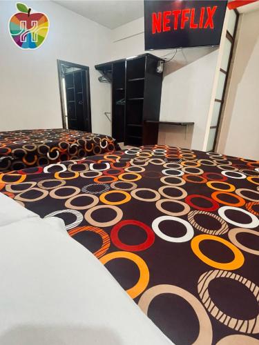 Voodi või voodid majutusasutuse HOTEL LA GRAN MANZANA toas