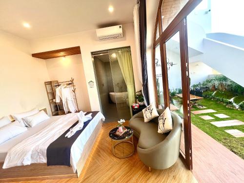 Postel nebo postele na pokoji v ubytování VILLA MINH HẬU