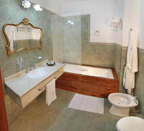 Et badeværelse på Panacea Hotel