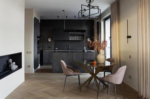 a kitchen and dining room with a table and chairs at An apartment that's located in the center of town. in Antwerp