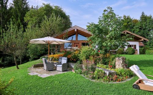 Taman di luar Das Alm-Chalet-Chiemsee