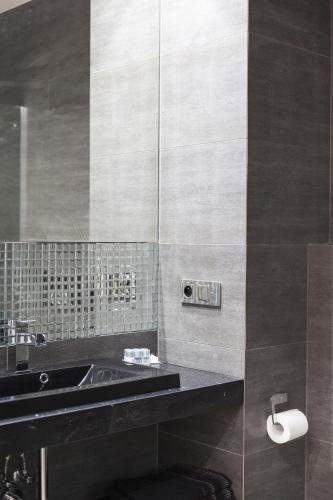 a bathroom with a sink and a mirror at Apartament Bialystok in Białystok