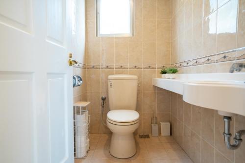 a bathroom with a toilet and a sink at  M’sOceanⅡ Uruma in Uruma