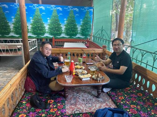 Makanan di atau berdekatan asrama