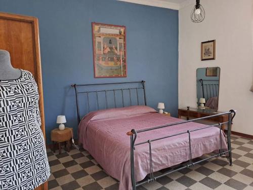 a bedroom with a bed and a blue wall at La casa sull'albero in Palermo