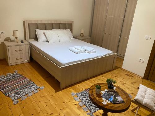 Postel nebo postele na pokoji v ubytování Villa Berat