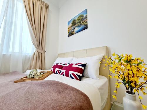 a bedroom with a bed and a window at 8 Guest 3 Room Casa Tiara Subang Parade Nu Empire Taylors Campus SJMC Sunway Pyramid Sunway Lagoon Sunway Medical Center in Subang Jaya