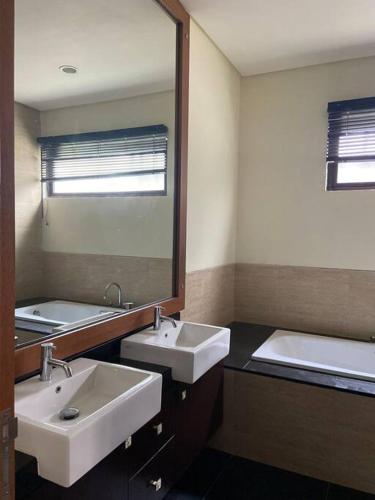 a bathroom with two sinks and a large mirror at Private Villa 3+1BR in Vimala Hills in Gadok 1