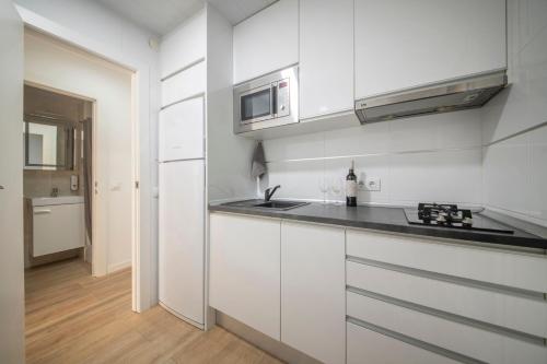 Kuchyň nebo kuchyňský kout v ubytování Apartamento a 100 metros de la playa