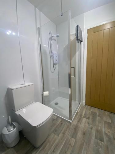 Bilik mandi di Aultnagar Accommodation