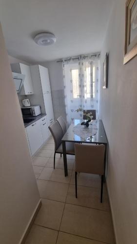 Kuchyň nebo kuchyňský kout v ubytování Apartment Vestibul Inn