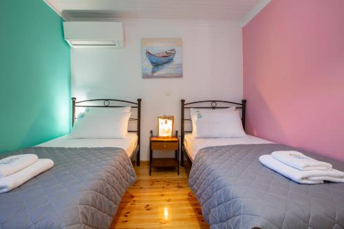 Ένα ή περισσότερα κρεβάτια σε δωμάτιο στο MarkEm Village House