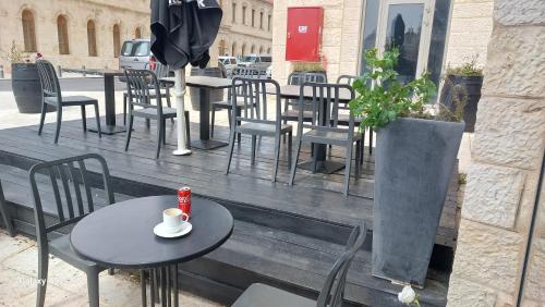Un restaurante o sitio para comer en heleni malka hotel