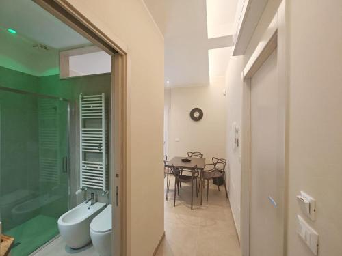 a bathroom with a tub and a toilet and a table at A casa di Nina in Leverano