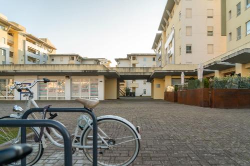 Lisboa Apart T3 com piscina tenis ginasio
