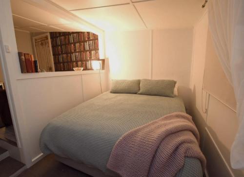 Krevet ili kreveti u jedinici u objektu Mt Lyll (Back Cabin)@Lettes Bay