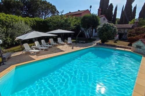 Galeriebild der Unterkunft Beautiful apartment for two with a pool in Rovinjsko Selo