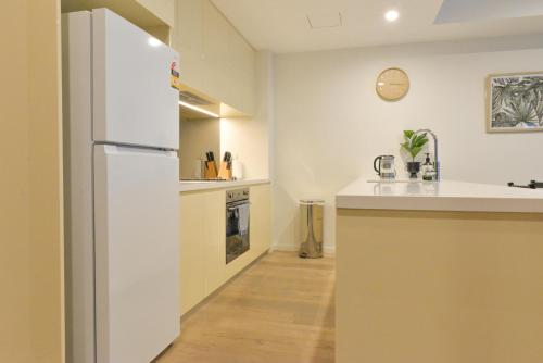 A cozinha ou kitchenette de Sydney CBD Best 2BR Near Hyde Park