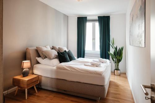 a living room with a bed and a window at Gray Dream I stilvoll und neu in Hannover