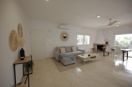 a living room with a couch and a table at Villa Paz in El Campello