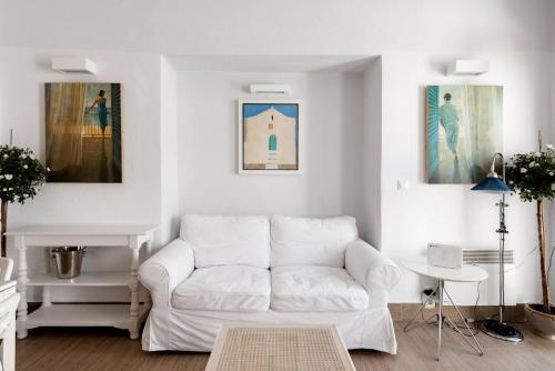 Mykonian Marvel: A Tranquil Oasis in the Old Town!