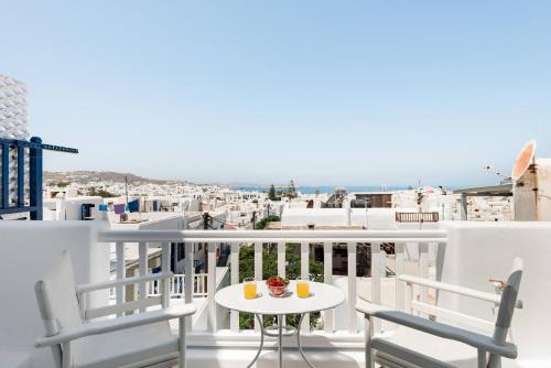 Mykonian Marvel: A Tranquil Oasis in the Old Town!