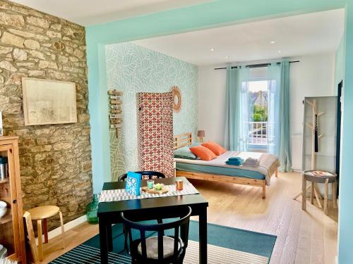 a living room with a bed and a table at Glaz Ocean in Douarnenez