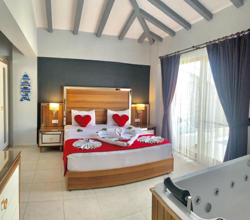 Postel nebo postele na pokoji v ubytování Likya Suit A 2+1 Villa, Özel Havuzlu, Fethiye