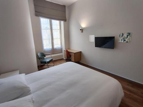 Μια τηλεόραση ή/και κέντρο ψυχαγωγίας στο Appartement quartier Chartrons étage 1