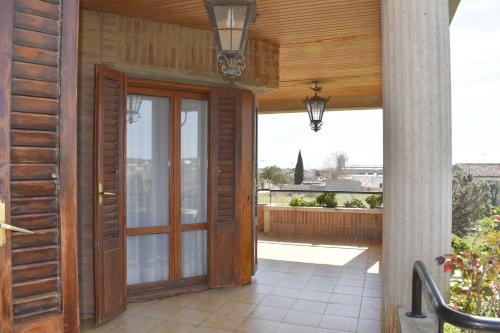 an open door of a house with a balcony at Casa Gilgar Olite in Olite