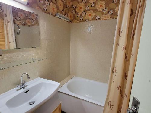 a bathroom with a sink and a bath tub at Studio Saint-Michel-de-Chaillol, 1 pièce, 4 personnes - FR-1-393-141 in Saint-Michel-de-Chaillol