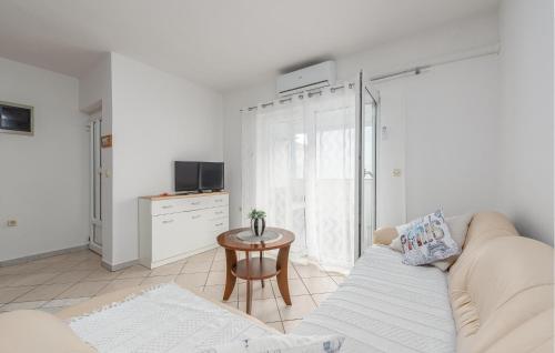 1 Bedroom Stunning Apartment In Novalja