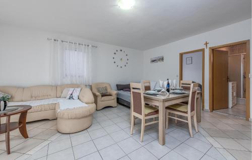 1 Bedroom Stunning Apartment In Novalja