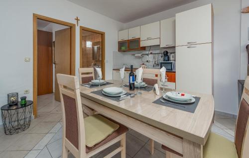 1 Bedroom Stunning Apartment In Novalja
